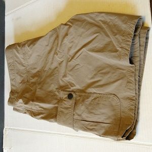 VGUC. Orvis tan cargo men's shorts.